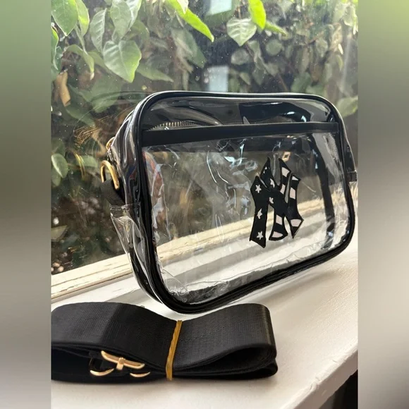 NY Yankees Custom Stadium Crossbody Handpainted - Picture 3 of 3